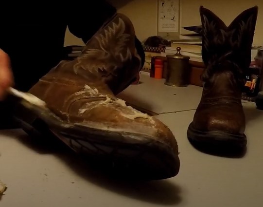 How to clean Ariat work boots at home?