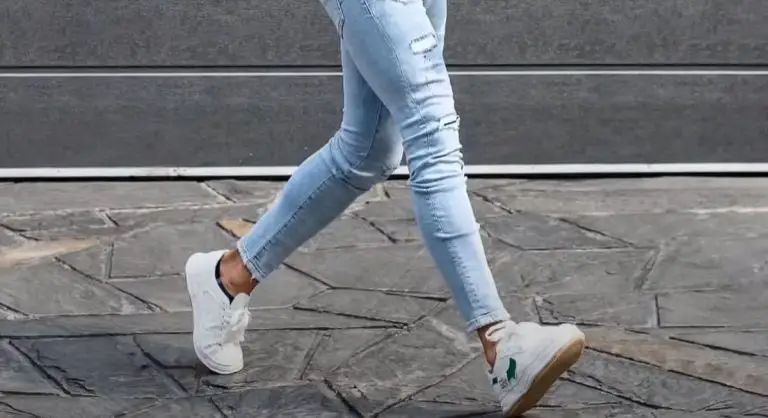 What Color Belt with White Shoes and Blue Jeans?