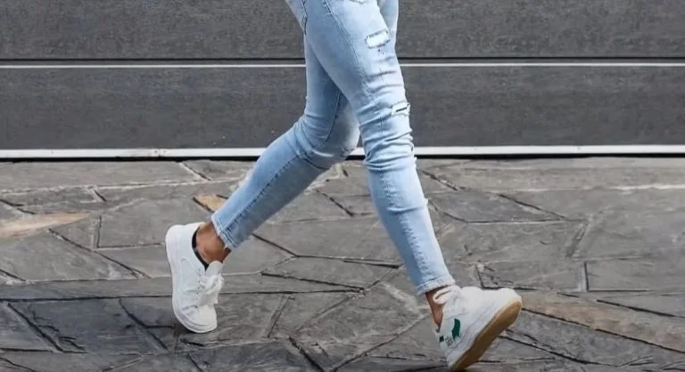 What Color Belt with White Shoes and Blue Jeans